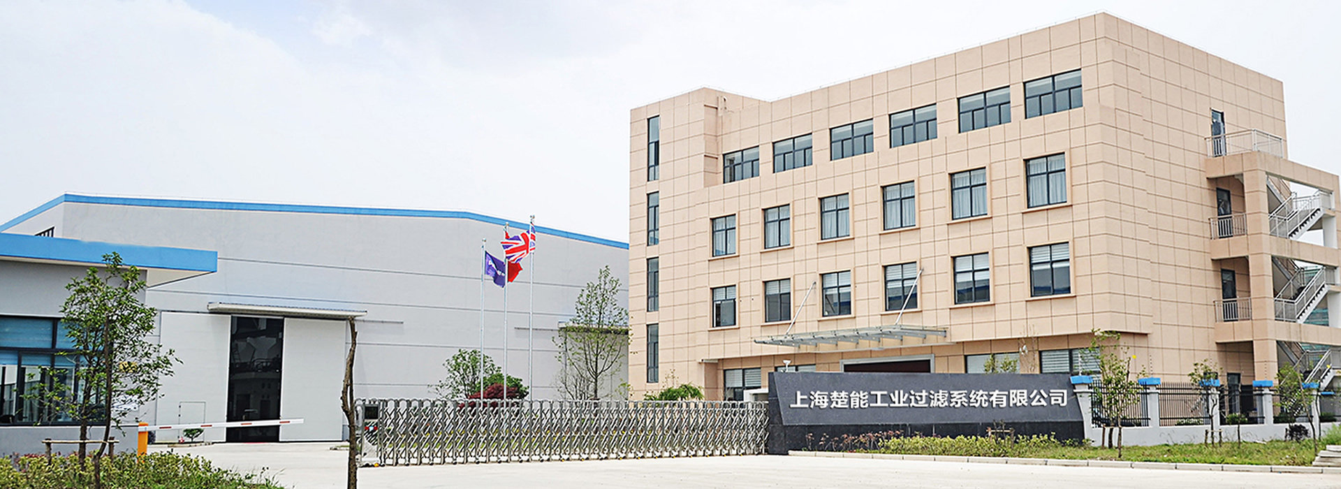 全自動(dòng)自清洗過(guò)濾器通過(guò)高效的機(jī)械式刮除方式，將濾元表面積累的顆粒雜質(zhì)自動(dòng)清除